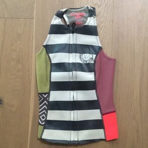 Billabong size 4 neoprene zip vest sleeveless jacket